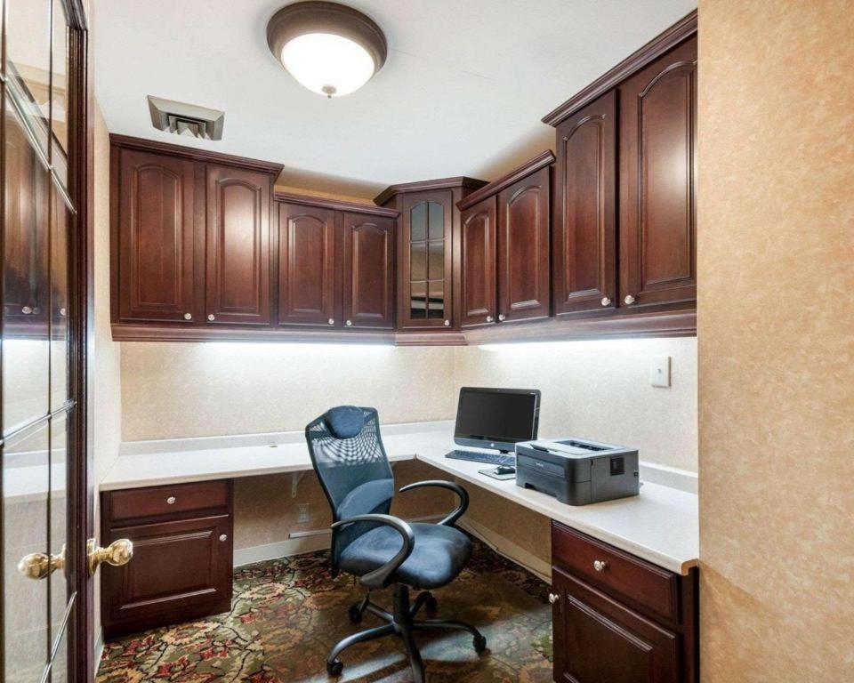 Quality Inn Windsor Mill Zewnętrze zdjęcie