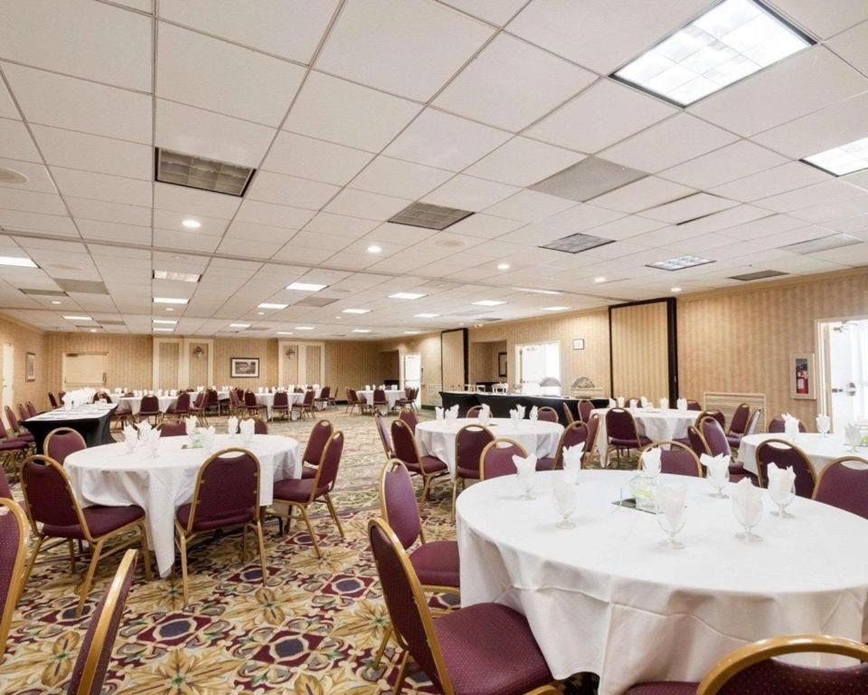 Quality Inn Windsor Mill Zewnętrze zdjęcie
