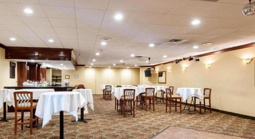 Quality Inn Windsor Mill Zewnętrze zdjęcie
