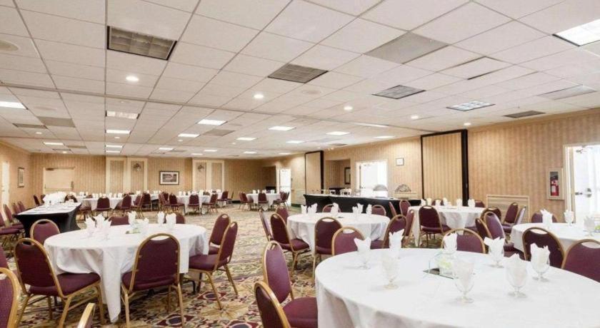 Quality Inn Windsor Mill Zewnętrze zdjęcie