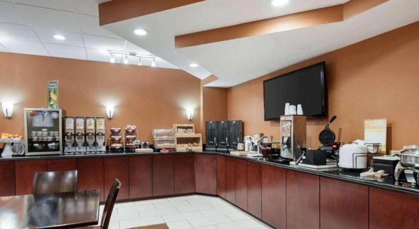 Quality Inn Windsor Mill Zewnętrze zdjęcie