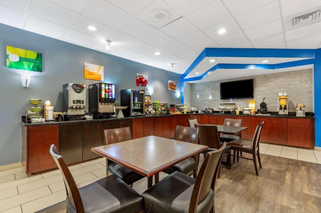 Quality Inn Windsor Mill Zewnętrze zdjęcie