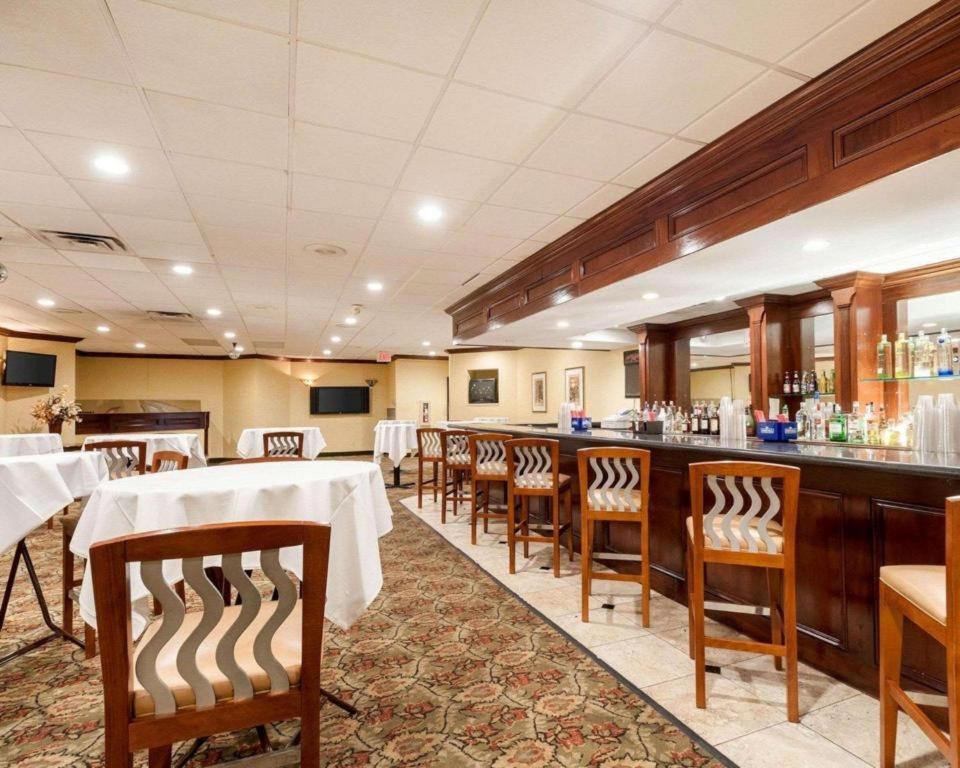 Quality Inn Windsor Mill Zewnętrze zdjęcie
